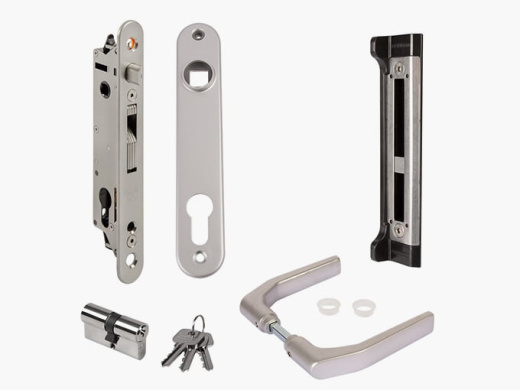 комплект замка FORTYLOCK с ручкой: 3006J-H с Личинки: 3012-54-STD-VSZ и декоративными накладками: 3020-HYB-ALU-SILV с ответной планкой SFKI-40-ALUM
