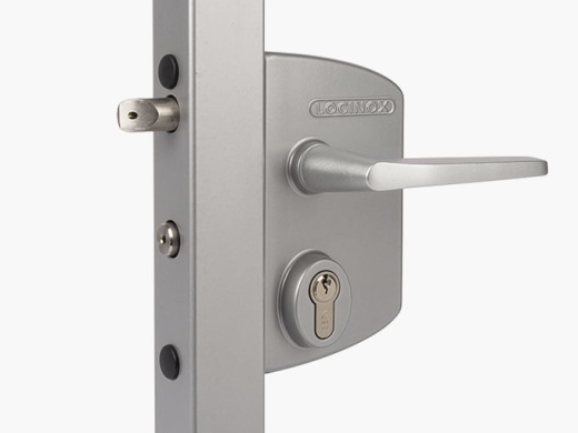 Промышленный замок накладной под квадратный профиль 60 до 80 мм, цвет  SILV, 3006M - Пара ручек из алюминия и Личинка: VSZ - разные ключи